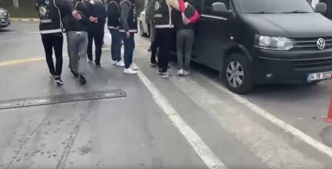 İstanbul’un 5 ilçesinde ‘Mahzen-33’ operasyonu: 16 gözaltı - Resim: 3